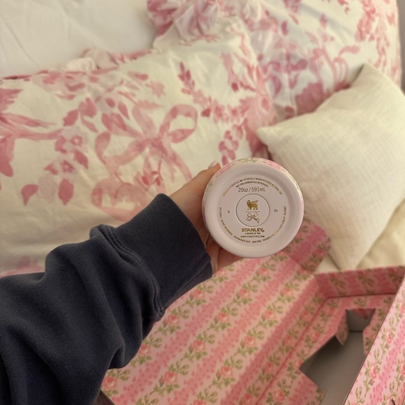 Loveshackfancy x Stanley 20 oz tumblr - Picture 3 of 11